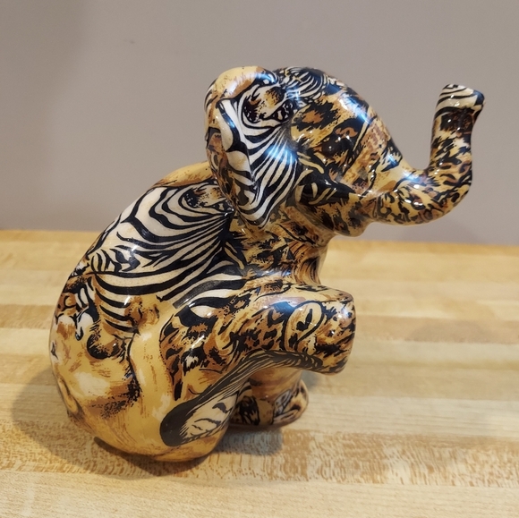 VINTAGE LA VIE HAND-PAINTED SAFARI PATCHWORK CERAMIC BABY ELEPHANT SITTING 6" - Picture 1 of 8